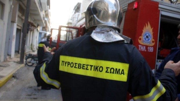 Φωτιά σε μονοκατοικία στην Αγία Βαρβάρα τα ξημερώματα - Τραυματίστηκε ελαφρά μια γυναίκα