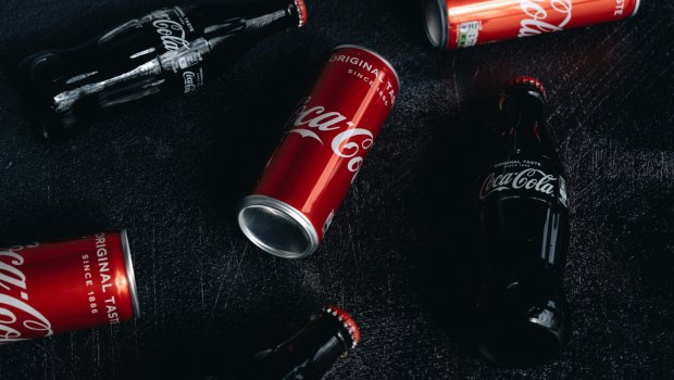 Coca Cola: Ο Τραμπ αλλάζει τη συνταγή της - Επιστροφή στο αμερικανικό ζαχαροκάλαμο