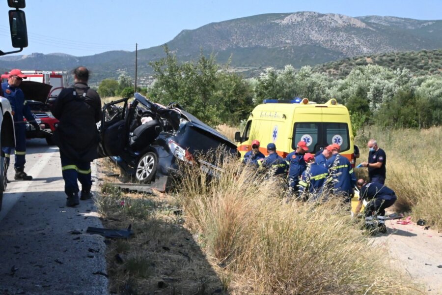 Τραγωδία με τρεις νεκρούς Κινέζους στην Αργολίδα - Σφοδρή σύγκρουση ΙΧ με φορτηγό στις Μυκήνες