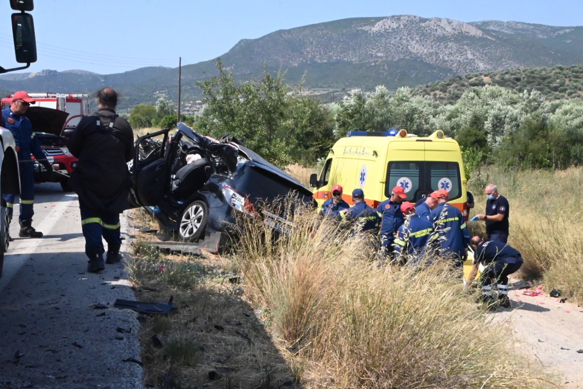 Τραγωδία με τρεις νεκρούς Κινέζους στην Αργολίδα - Σφοδρή σύγκρουση ΙΧ με φορτηγό στις Μυκήνες