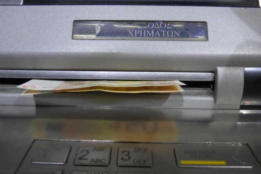 Χρεώσεις σε τραπεζικές συναλλαγές και ΑΤΜ: Τι απάντησε ο Παύλος Μαρινάκης