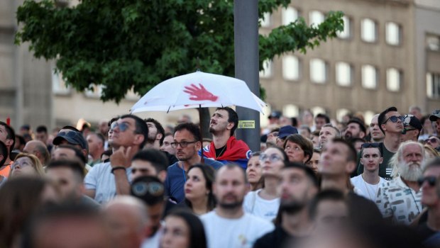 Σερβία: Σε τροχιά κυβέρνησης φοιτητών - Η εμπιστοσύνη στον Βούτσιτς φθίνει