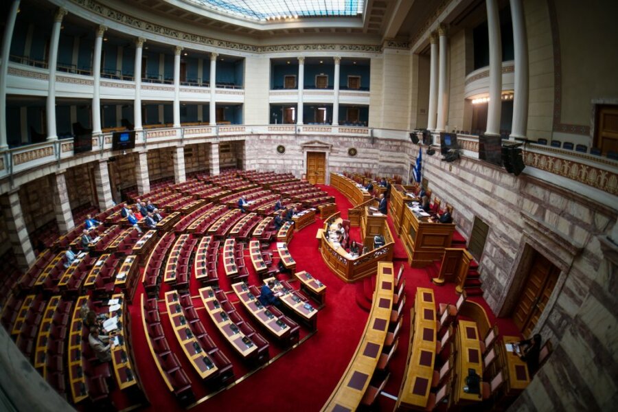 Βουλή: Άρχισε η συζήτηση για την αναβάθμιση της ασφάλειας των σιδηροδρόμων