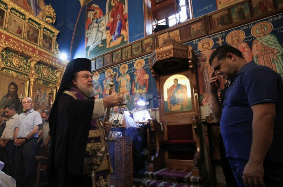 Παρίσι: Oργή για τον βομβαρδισμό στη Γάζα – Τρεις νεκροί σε καθολική εκκλησία