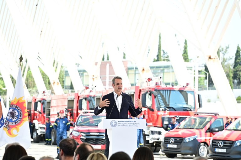 Μητσοτάκης: Παραδόθηκαν 164 οχήματα στην Πυροσβεστική - Τι είπε για την φετινή αντιπυρική περίοδο