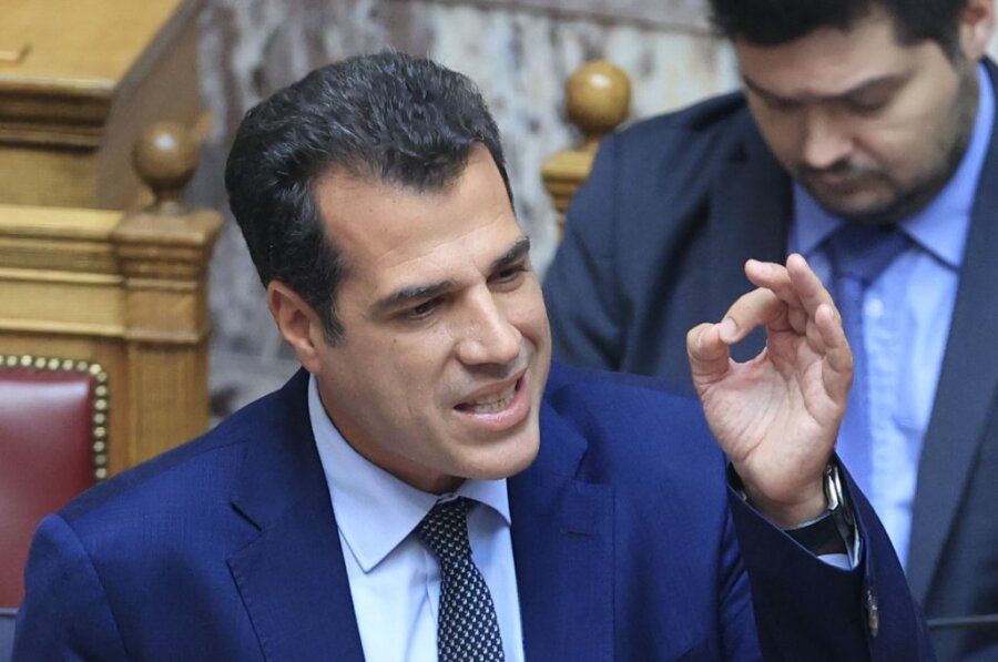 «Φυλακή ή επιστροφή»: Το νέο δόγμα Πλεύρη για τη μεταναστευτική πολιτική
