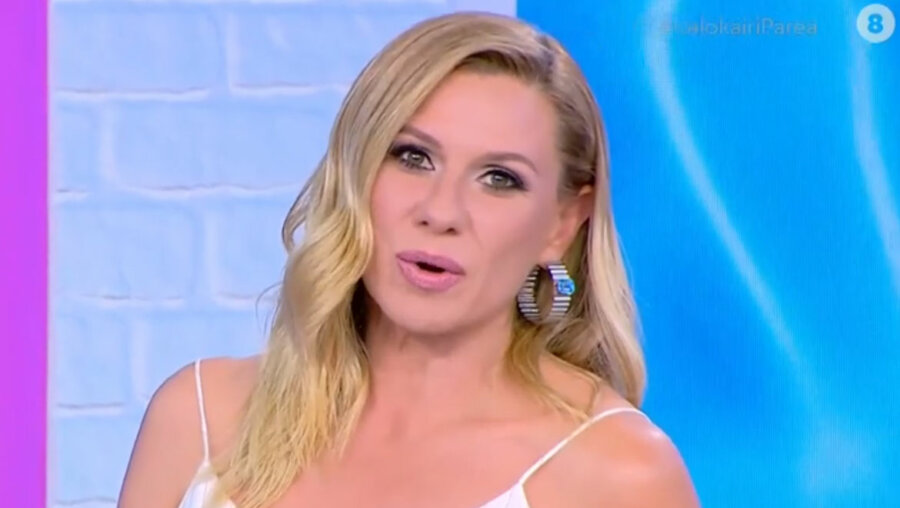 Κατερίνα Καραβάτου: Η αντίδρασή της on air για τη νέα εκπομπή του Κρατερού Κατσούλη