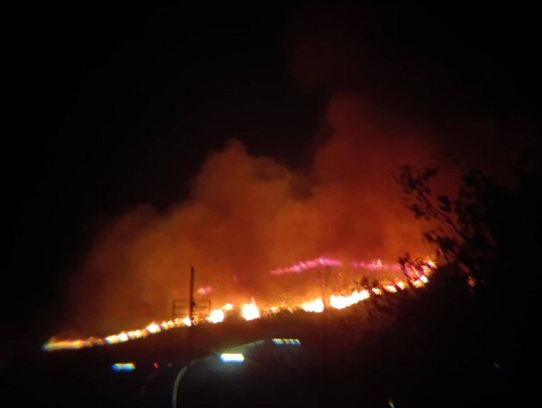 Φωτιά στη Μακύνεια Ναυπακτίας κοντά στο Αντίρριο [βίντεο]