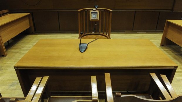 Λαμία: Βαριές ποινές για την αιματηρή συμπλοκή νεαρών στην παραλία των Ραχών πέρυσι τον Αύγουστο