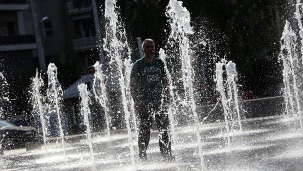 Καύσωνας: Συνεδρίασε η Επιτροπή Εκτίμησης Κινδύνου - Σε ποιες περιοχές ο υδράργυρος θα χτυπήσει κόκκινο