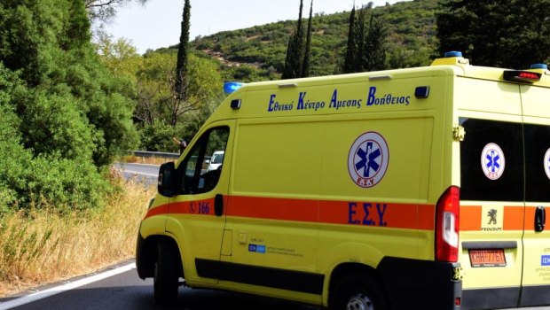 Λακωνία: Νεκρός ανήλικος σε τροχαίο - Αυτοκίνητο καρφώθηκε σε δέντρο