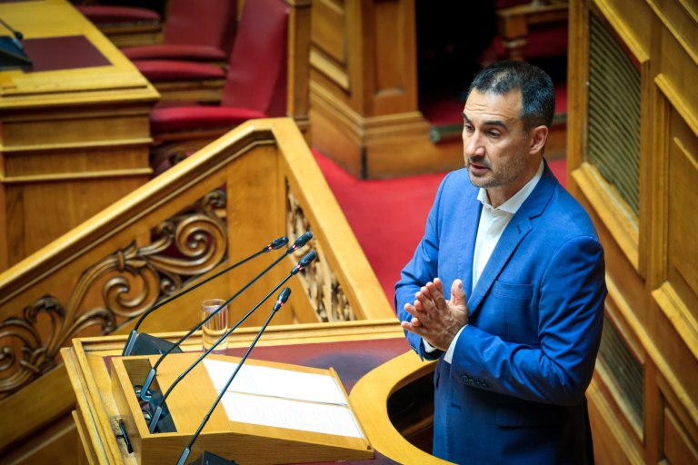 Πυρά Χαρίτση με Λένον, Dire Straits, Γαλάνη και... Πανούση - «Αχ Ευρώπη, εσύ μας μάρανες, το νέο σύνθημα της ΝΔ»