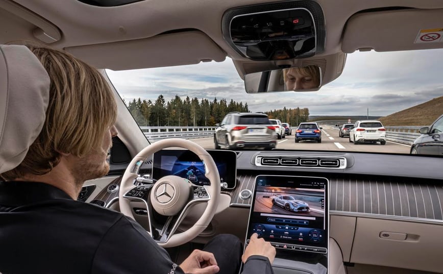 Η Mercedes-Benz συμβάλλει στην ασφάλεια με δεδομένα από την πραγματική κυκλοφορία