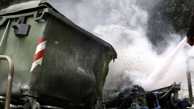 Συνελήφθη 55χρονος που έβαζε φωτιές σε κάδους και αυτοκίνητα στο κέντρο της Αθήνας