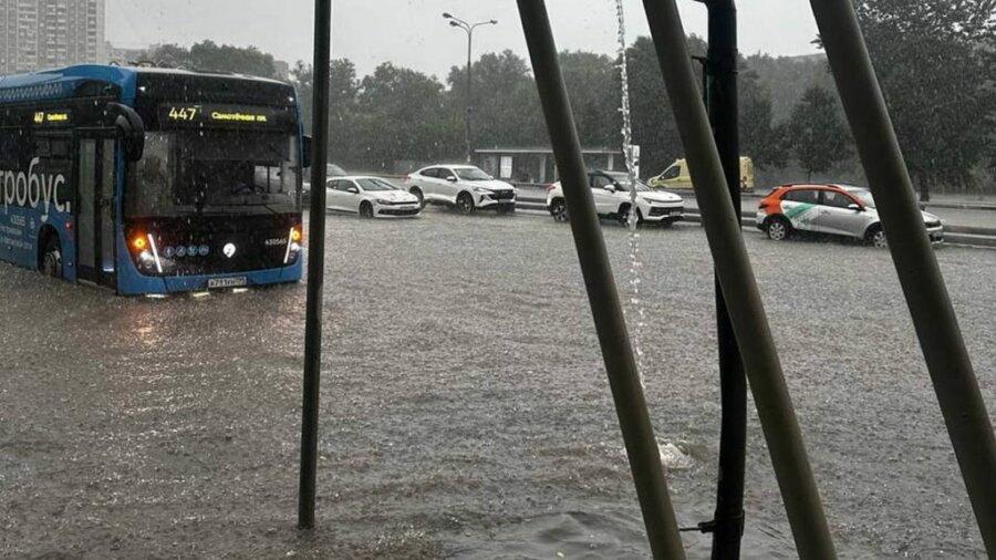 Μόσχα: Οι πιο ισχυρές καταιγίδες από το 1879 προκάλεσαν σοβαρές ζημιές