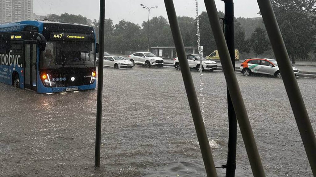Μόσχα: Οι πιο ισχυρές καταιγίδες από το 1879 προκάλεσαν σοβαρές ζημιές