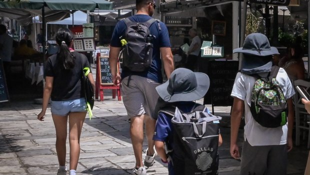 Καιρός: Αρχίζουν τα δύσκολα με τον καύσωνα: Έως τους 43 βαθμούς την Τρίτη - Αναλυτική πρόγνωση έως το Σάββατο