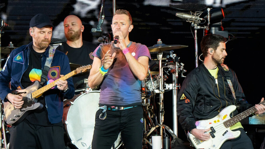 Η προειδοποίηση του Chris Martin στο κοινό μετά το viral περιστατικό με την kiss cam