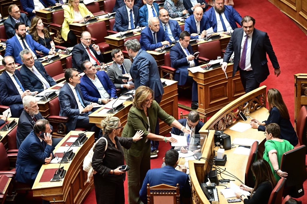 Live η ψηφοφορία για την παραπομπή Kώστα Αχ.Καραμανλή στο δικαστικό συμβούλιο