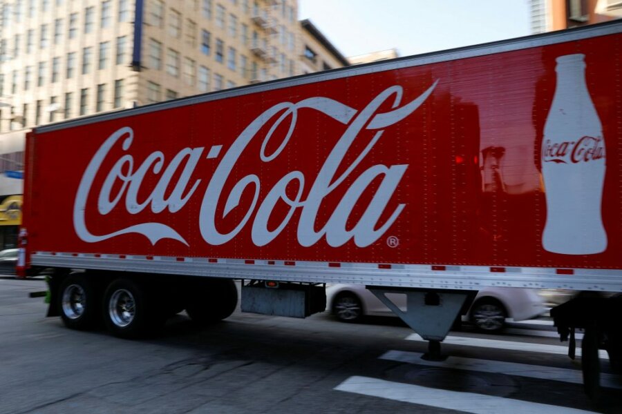 Η Coca-Cola θα κυκλοφορήσει νέα εκδοχή του αναψυκτικού με ζάχαρη από ζαχαροκάλαμο για χάρη του Τραμπ
