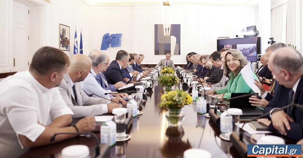 Εργασίες υποδομής και επενδύσεις στη συνάντηση Μητσοτάκη με τους δημάρχους...