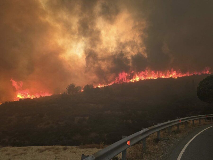 Πύρινη κόλαση στη Λεμεσσό – Η Κύπρος απευθύνεται στην ΕΕ και γειτονικά κράτη για βοήθεια