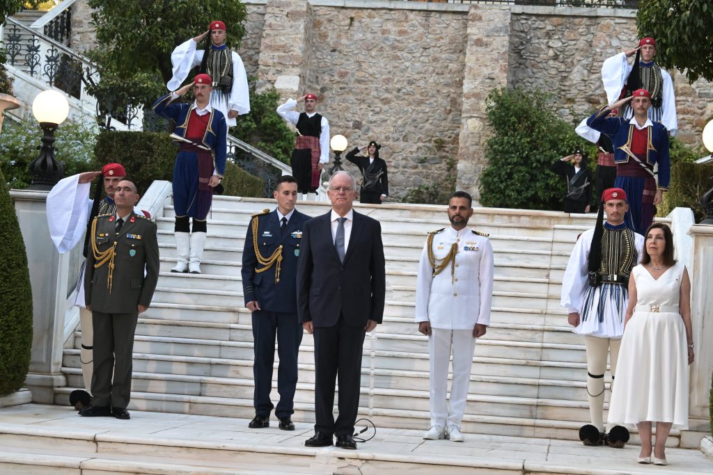Δεξίωση στο Προεδρικό Μέγαρο για την 51η επέτειο της αποκατάστασης της Δημοκρατίας – Δείτε φωτογραφίες