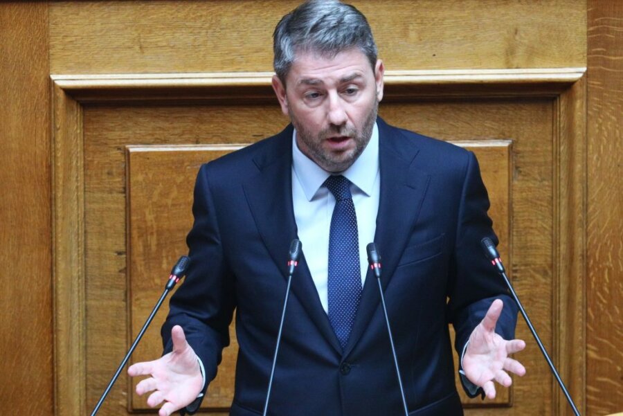 Ανδρουλάκης: «Η κυβέρνηση τροχονόμος των ισχυρών»
