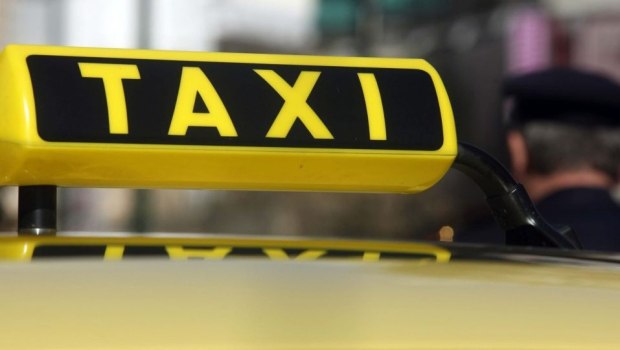 Θεσσαλονίκη: Οδηγός ταξί χτύπησε 21χρονη γιατί αρνήθηκε να πληρώσει παράνομη έξτρα χρέωση