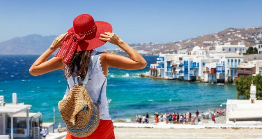 «Ώρα να μετακομίσετε στην Ελλάδα και να κάνετε ένα μωρό»