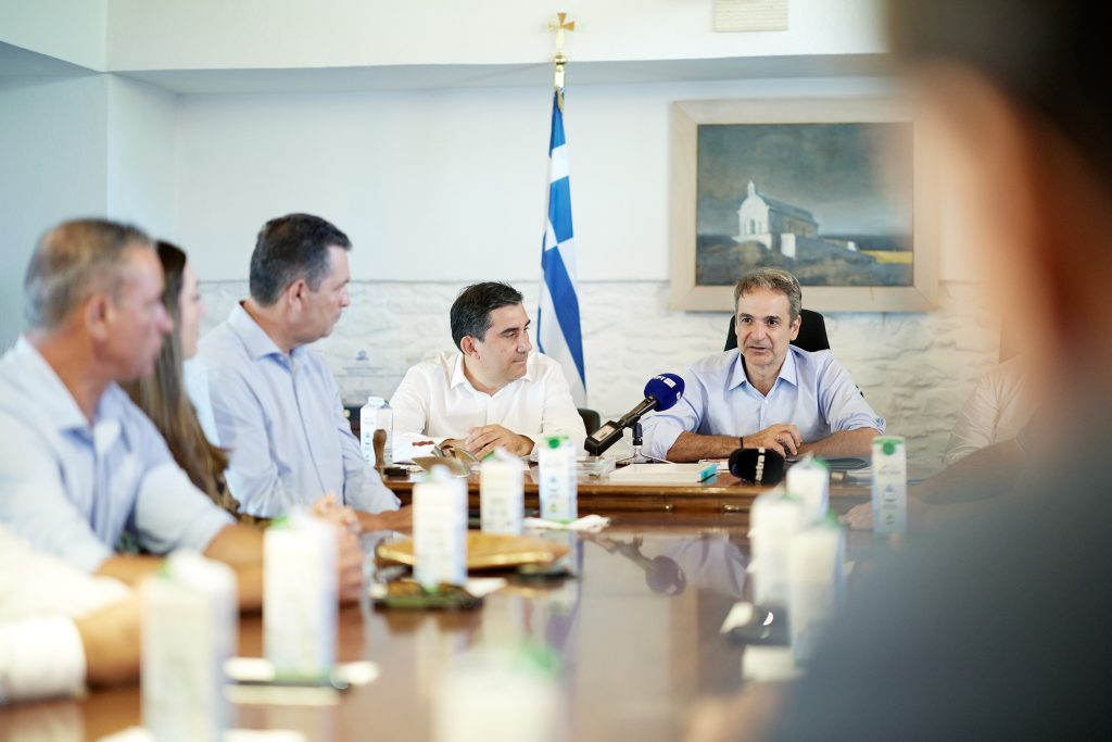 Μητσοτάκης από Σκιάθο: Κλείνουμε τα αυτιά στην τοξικότητα και εργαζόμαστε για λύσεις