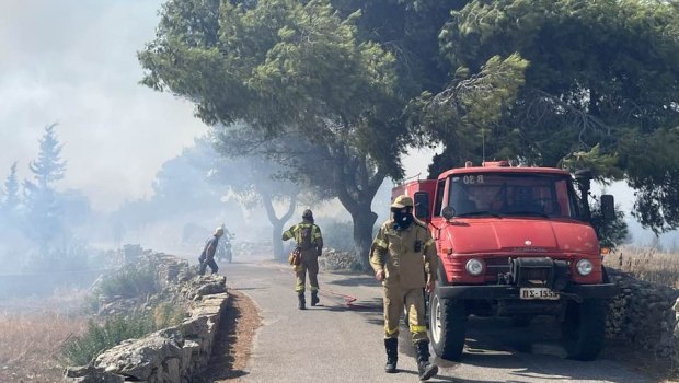 Live: Μεγάλα πύρινα μέτωπα σε Κύθηρα, Εύβοια και Μεσσηνία - Μηνύματα από το 112 για εκκενώσεις οικισμών
