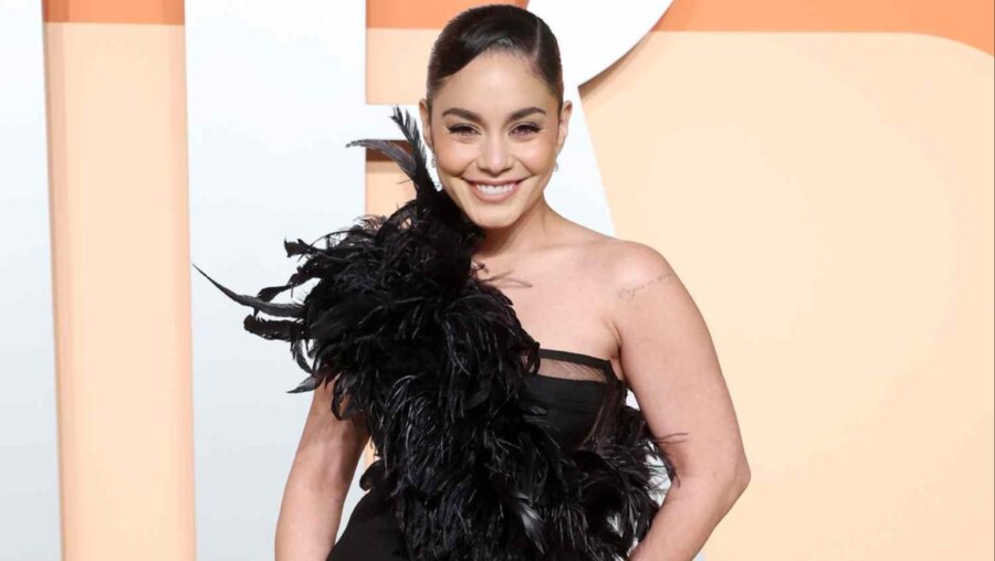 Vanessa Hudgens: Ποζάρει με μαγιό λίγο μετά την ανακοίνωση της δεύτερης εγκυμοσύνης της - Φωτογραφία