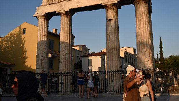 Καιρός: Υποχωρεί η θερμοκρασία από τη Δευτέρα - Ανάσες δροσιάς έως το τέλος της εβδομάδας