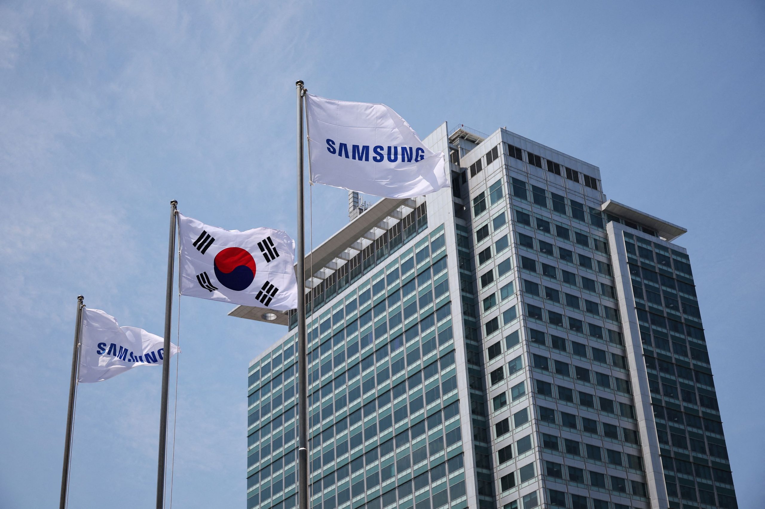 Samsung Electronics: Mega-deal με την Tesla στους ημιαγωγούς