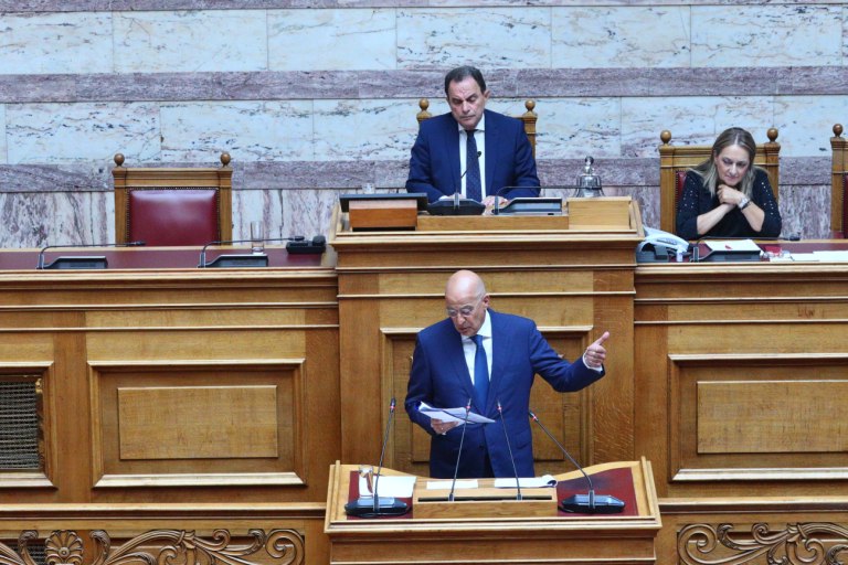 Δένδιας