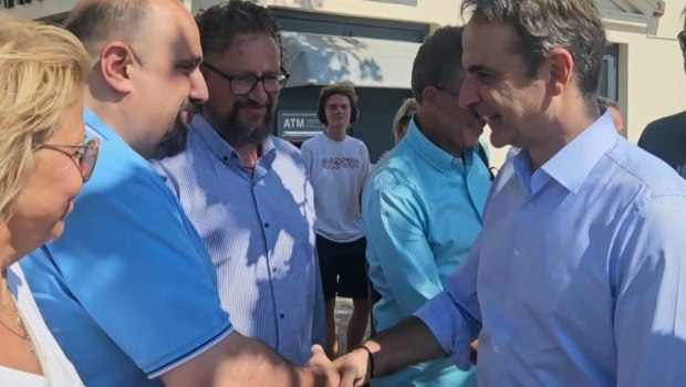 «Πυρά» Πλακιά για τη εμφάνιση Τριαντόπουλου στο πλευρό του Μητσοτάκη: «Υπόδικοι παρέα με τον πρωθυπουργό»