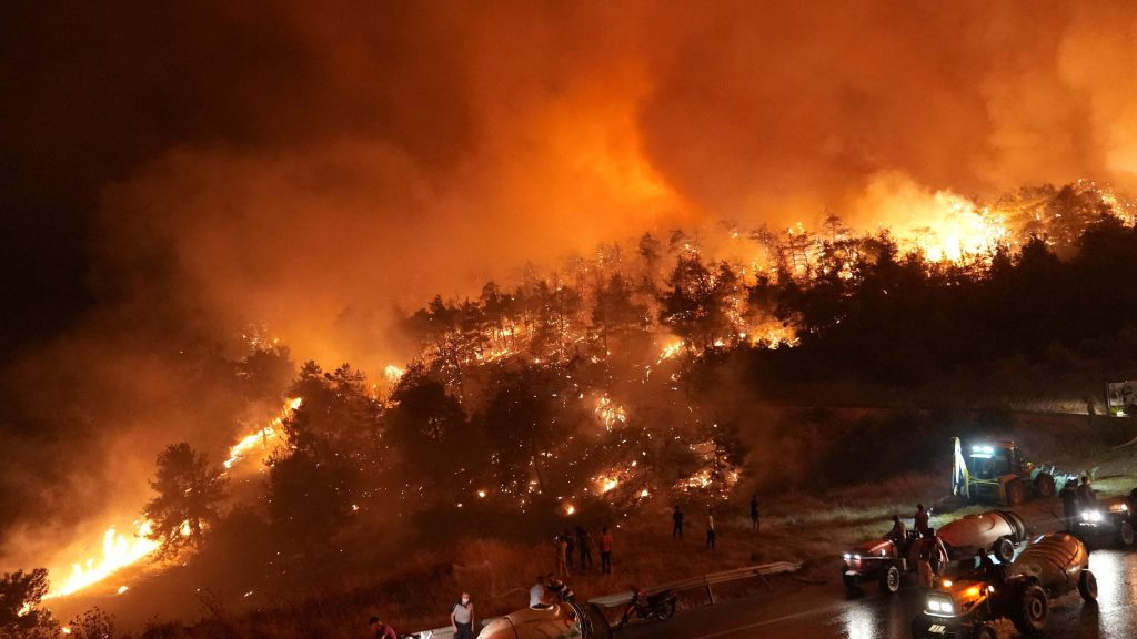 Τουρκία: Σε πύρινο κλοιό η Προύσα – Χιλιάδες κάτοικοι εγκατέλειψαν τα σπίτια τους