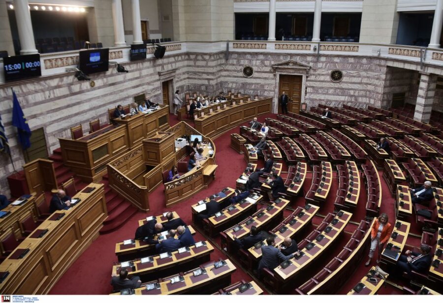 Live η μάχη των πολιτικών αρχηγών στη Βουλή για τον ΟΠΕΚΕΠΕ