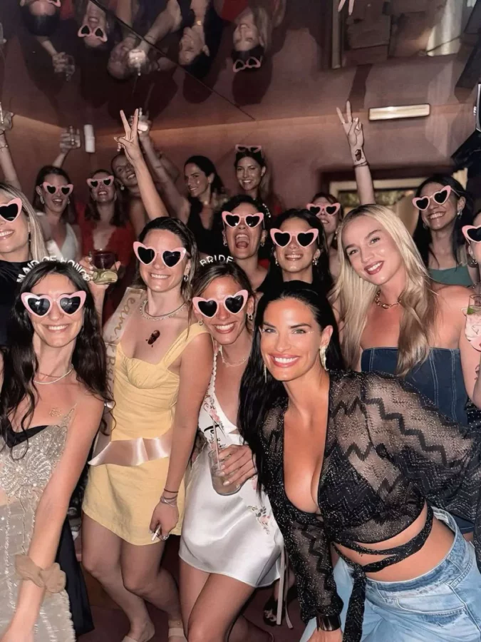 Χριστίνα Μπόμπα: Το bachelorette party της φίλης της στην Αντίπαρο μέχρι το πρωί - Φωτογραφίες