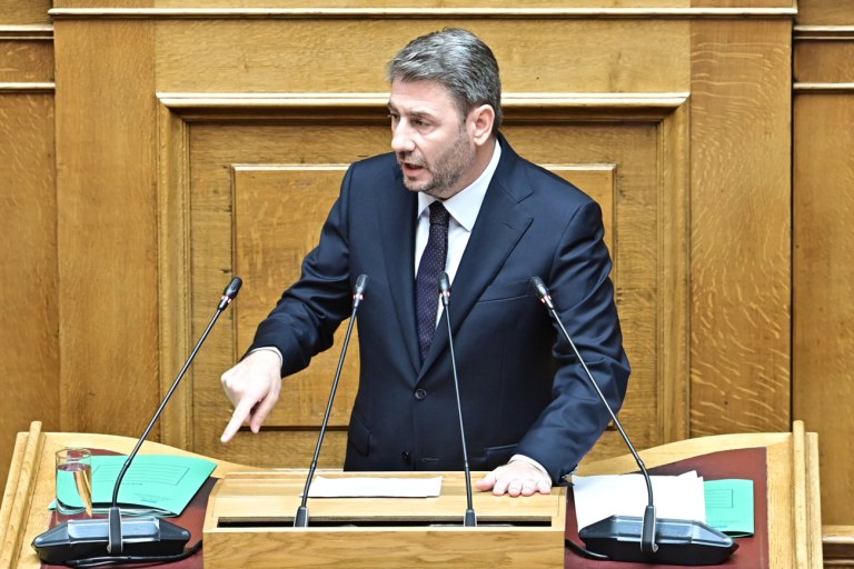 Ανδρουλάκης: «Δεν θα σας αφήσουμε να ευτελίσετε τη Βουλή» – Στον «αέρα» η ψηφοφορία για Προανακριτική