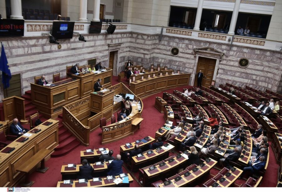 Σκάνδαλο ΟΠΕΚΕΠΕ: Aγριες κόντρες στη Βουλή με φόντο τη σύσταση Προανακριτικής για Βορίδη και Αυγενάκη