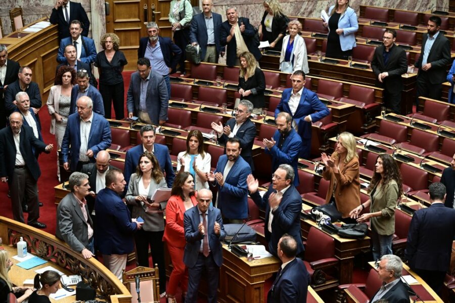 Ψηφοφορία στη Βουλή για τη σύσταση Προανακριτικής – Αποχώρησε σύσσωμη η Αντιπολίτευση
