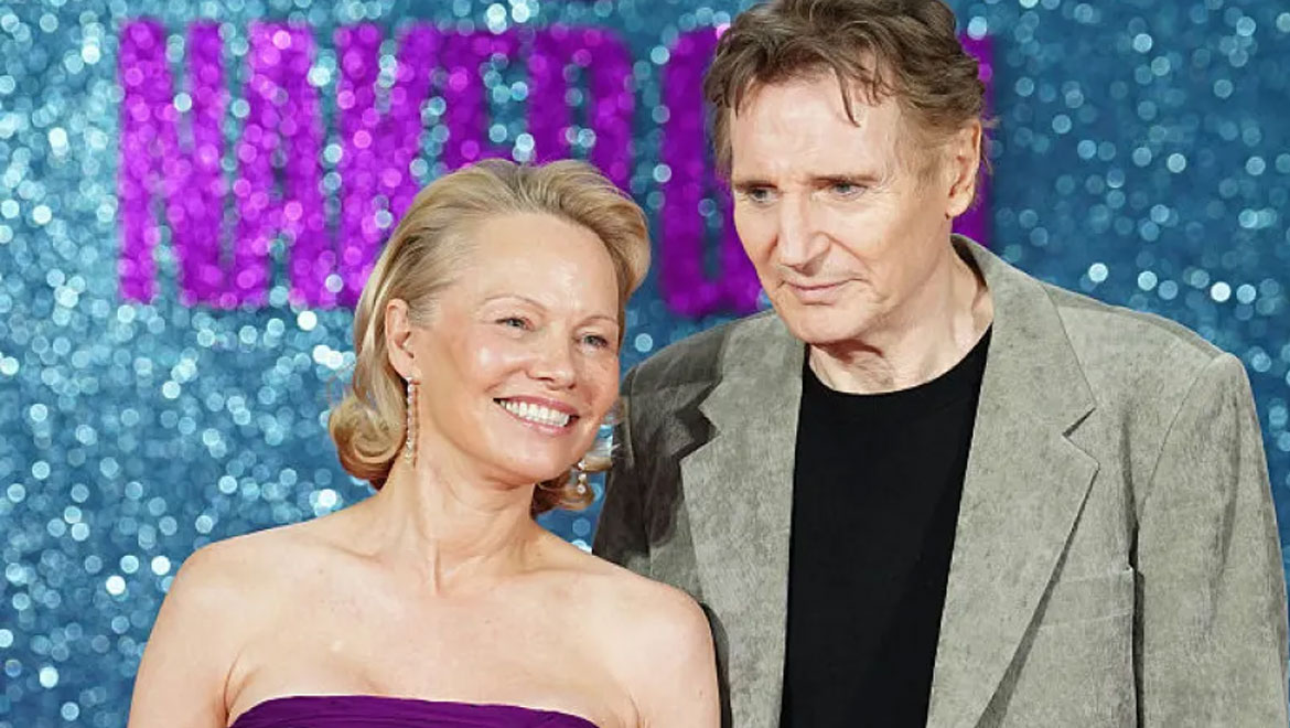 Η Pamela Anderson και ο Liam Neeson είναι μαζί!