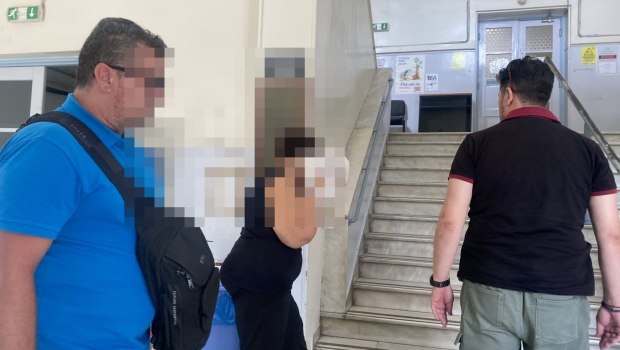 Βόλος: Προφυλακιστέα η 52χρονη μητέρα που εκμεταλλευόταν σεξουαλικά την ανήλικη κόρη της