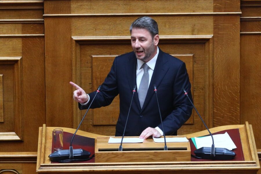 Ανδρουλάκης: Δεν κρατιέται όρθιος ένας πρωθυπουργός που δεν εμπιστεύεται τους βουλευτές του