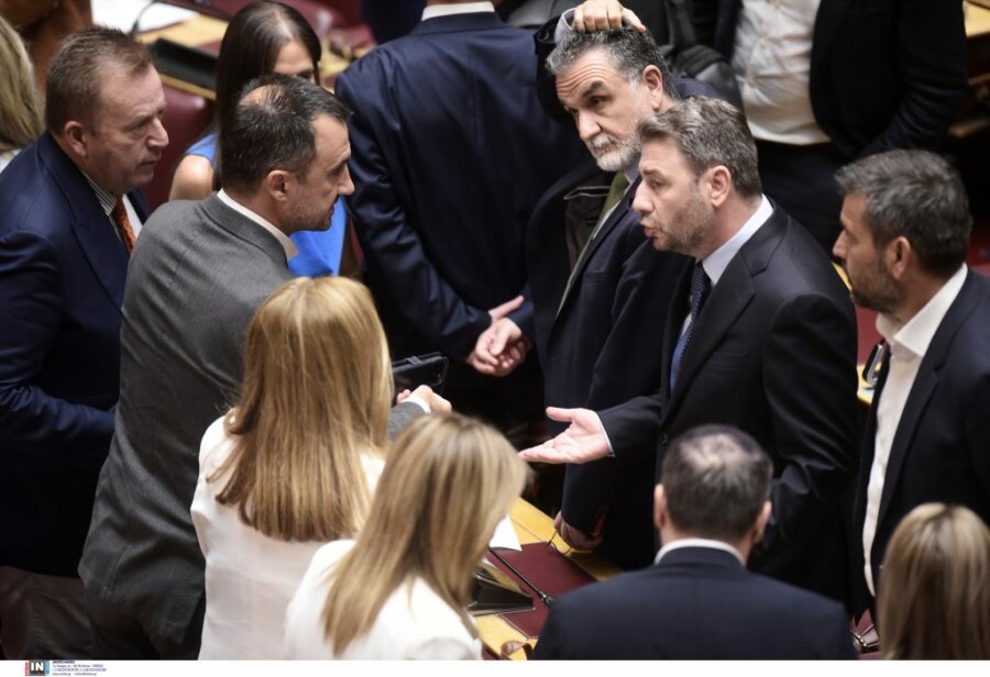 Βουλή: Πρωτοφανής ευτελισμός των θεσμών