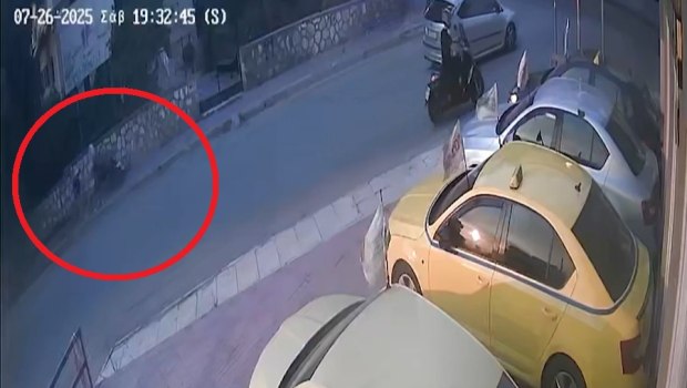 Παλαιό Φάληρο: «Χτύπησε στο μπάνιο και το άφησα στην παραλία» - Τι λέει η μητέρα του νεκρού κοριτσιού