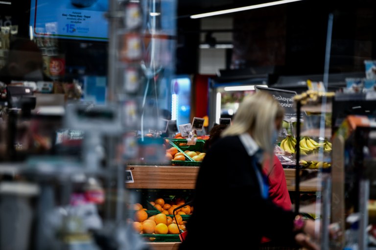ΣΥΡΙΖΑ: Επί Μητσοτάκη το εισόδημα της κοινωνικής πλειοψηφίας συμπιέζεται και τα κέρδη των καρτέλ εκτοξεύονται