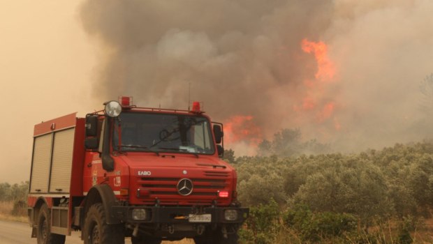 Φωτιά ανάμεσα σε Κορωπί και Παιανία κοντά στα διόδια της Αττικής Οδού